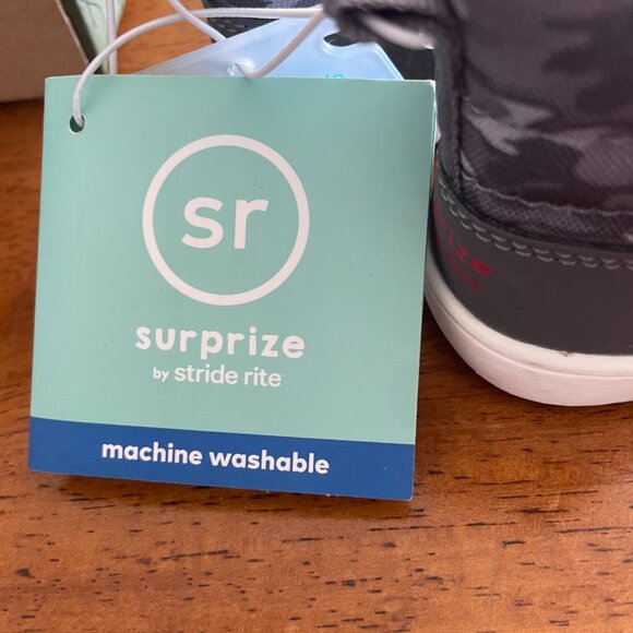 NWT Velcro Booties Surprize by Stride Rite Size 4 - Picture 3 of 4